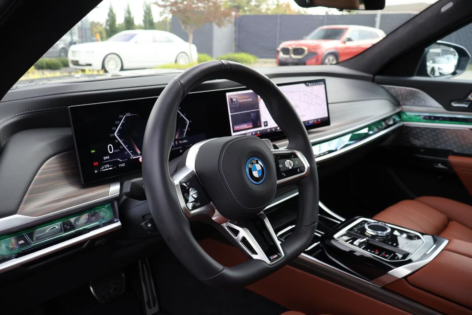 BMW 750e xDrive M Sport-INDIVIDUAL 10