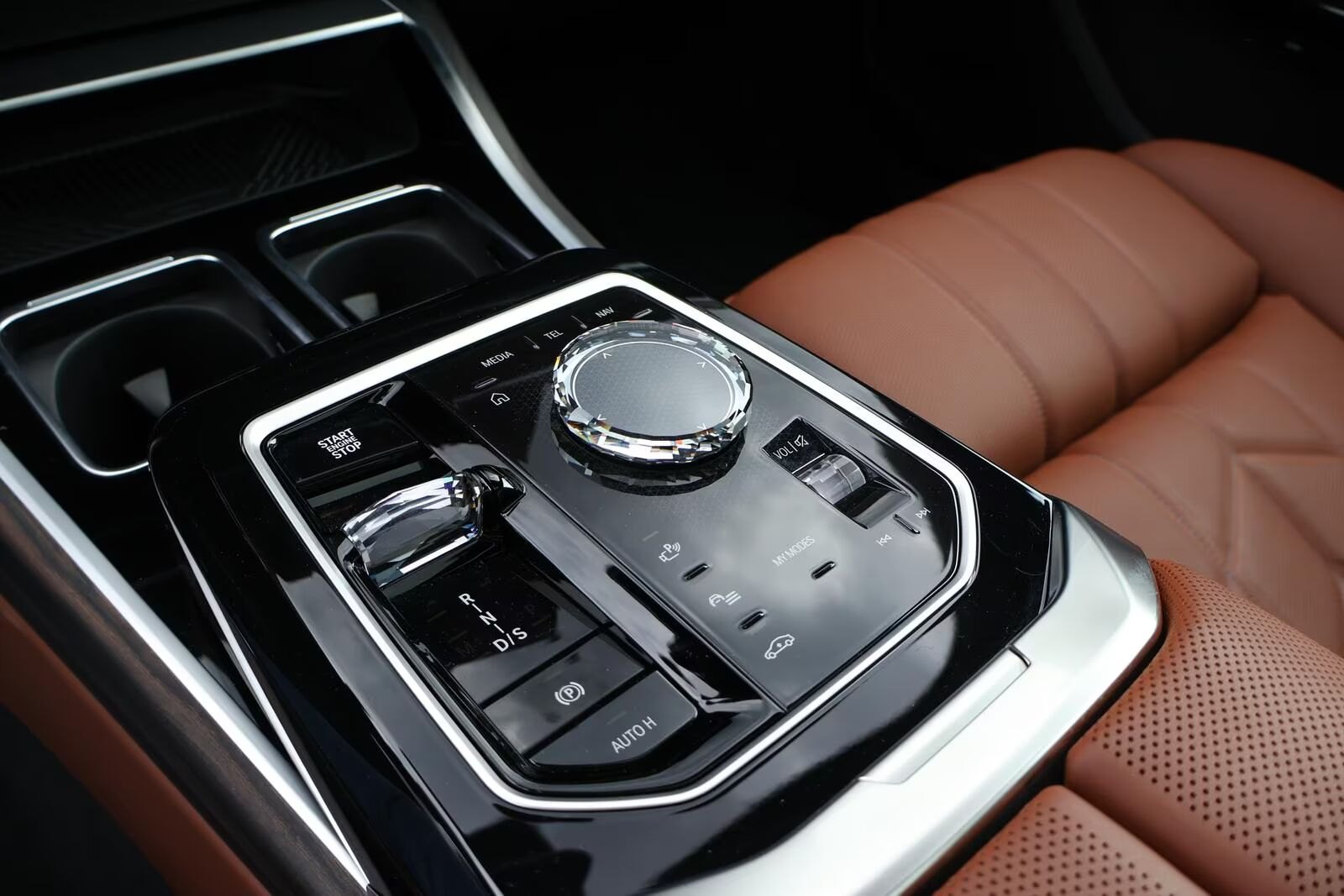 BMW 750e xDrive M Sport-INDIVIDUAL 16