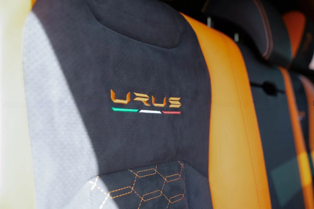 Lamborghini Urus 12