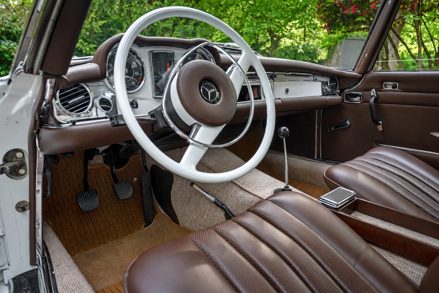 Mercedes Benz 250 SL California Pagode 11