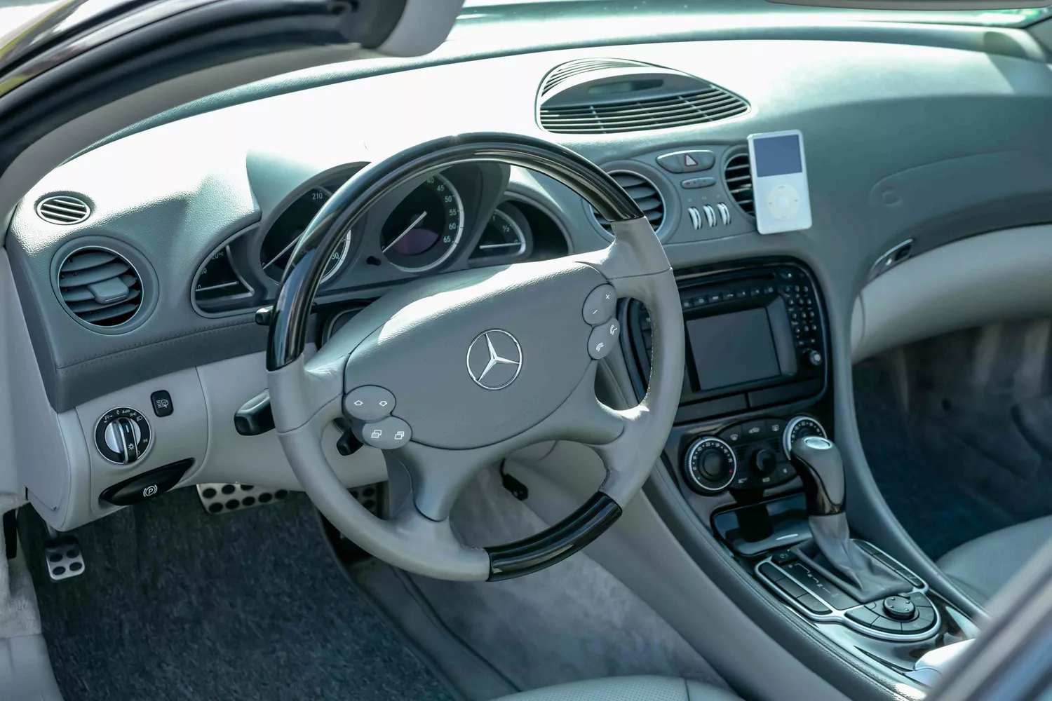 Mercedes Benz SL 600 W12 8