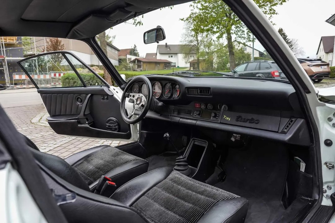 Porsche 911 SC Turbolook 15